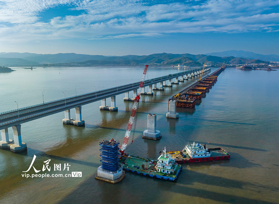 浙江宁波象山港跨海大桥建设忙