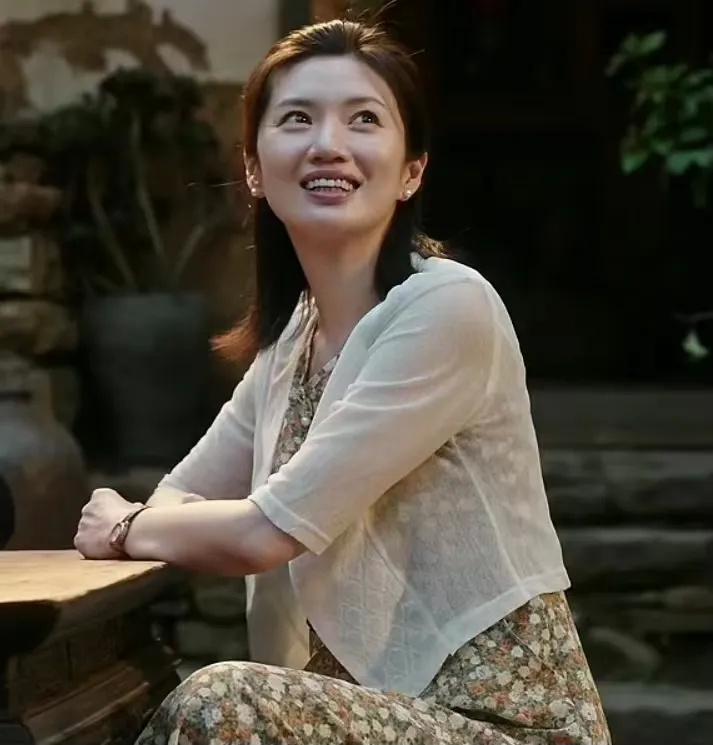 18岁登央视春晚,跟张子健传绯闻,如今45岁的苑冉给李现演后妈_腾讯