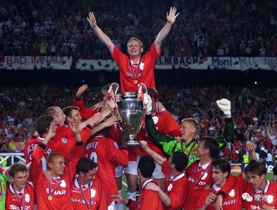 25年前今天曼联惊天逆转夺欧冠,疯狂庆祝的红魔球员你能认出几个(1999