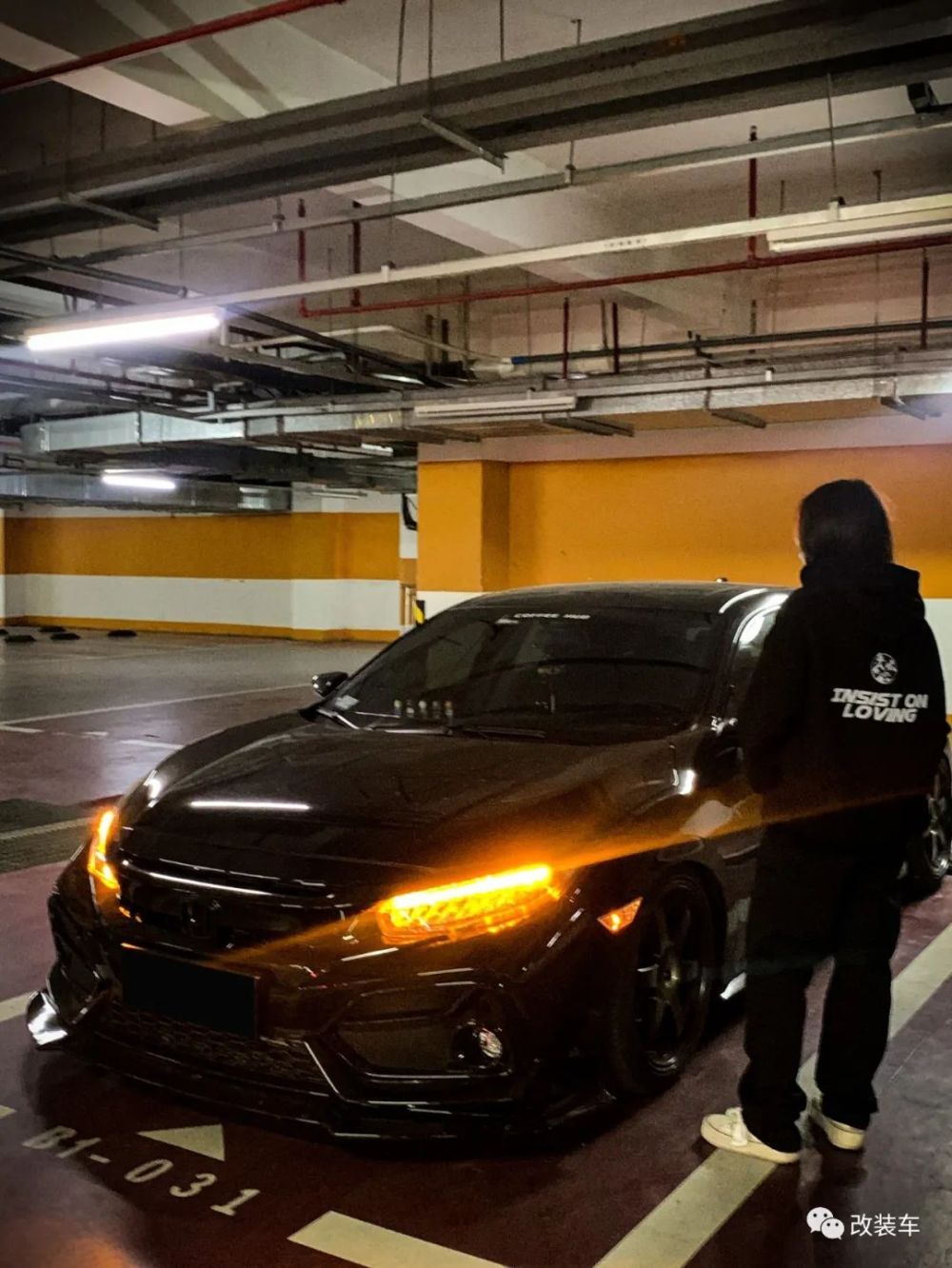 小姐姐的黑武士本田10代思域fk7牌还没上就开始改装