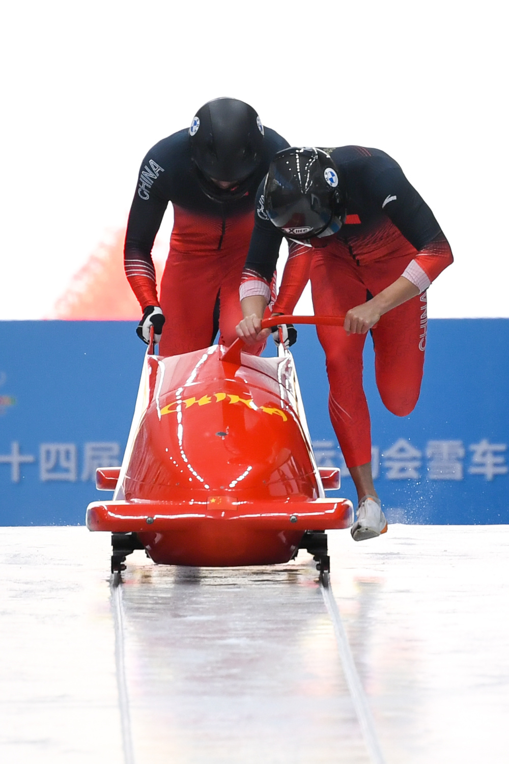 雪车李纯键吴青泽获男子双人冠军