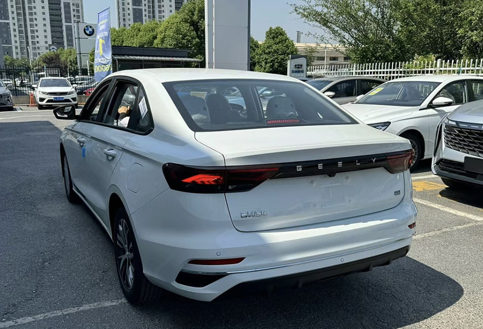 "网约神车"再升级!吉利新款帝豪实车首曝