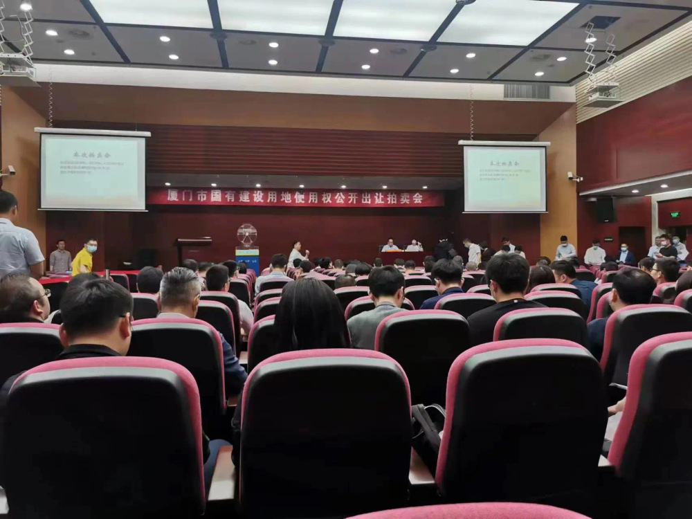 88家房企抢1宗地 厦门2023年首轮土拍揽金超百亿元_腾讯新闻