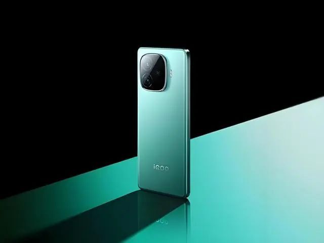 vivo iqoo z9 turbo妥协,16gb 512gb 骁龙8sgen3,如今2499元!