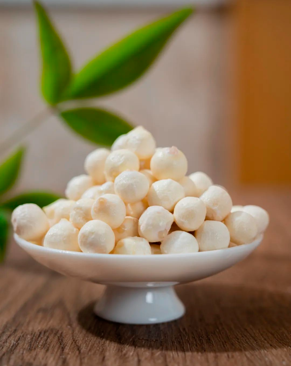 当季鲜采苏州鸡头米,颗颗饱满,色白圆润,一口软糯鲜甜!