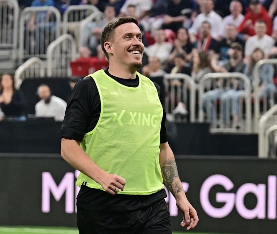 发歌了,前德国国脚克鲁泽重新演绎了一首歌曲为德国队加油