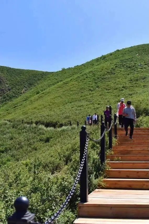 登山健身步道建设于群山环抱,郁郁葱葱的新城区保合少镇水磨村小井沟