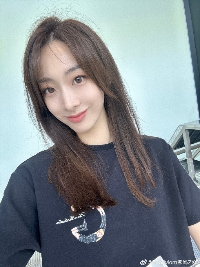 翟晓川妻子晒定点投篮视频网友打趣你投得比李慕豪都准