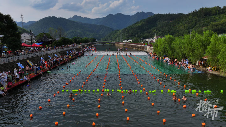 村泳赛水上排球水中运西瓜戏水盲盒，你参加哪一项？土猪土鸡土鸭西瓜南瓜，你想要哪个奖品？今天傍晚开启的下包戏水节太嗨了