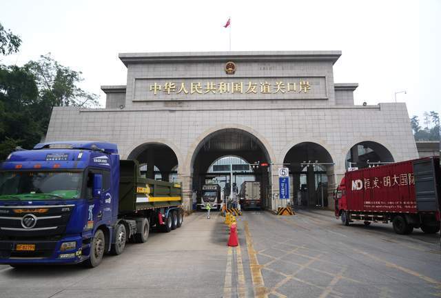 同比增长122%!广西友谊关口岸今年出入境车辆突破40万辆次_腾讯新闻
