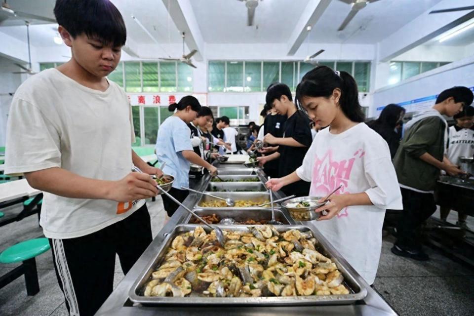 南安柳城中学食堂图片