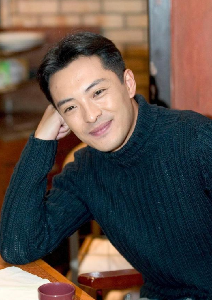 富大龙:童星出道成影帝,迎娶小8岁妻子相伴12年最终却走向离婚