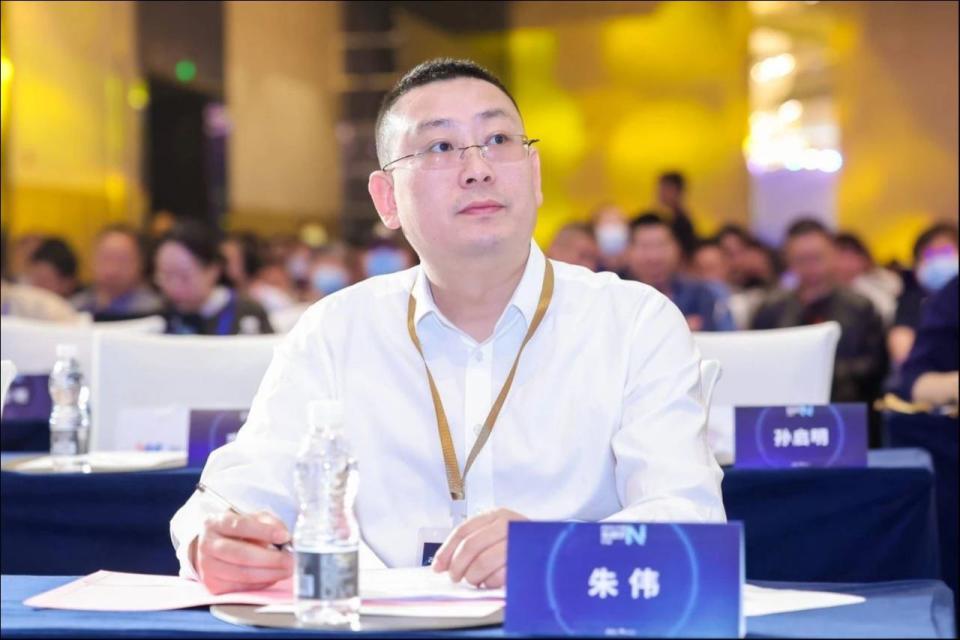 对话万兴科技朱伟:sora的成功是"大力出奇迹",大模型不会直接出海