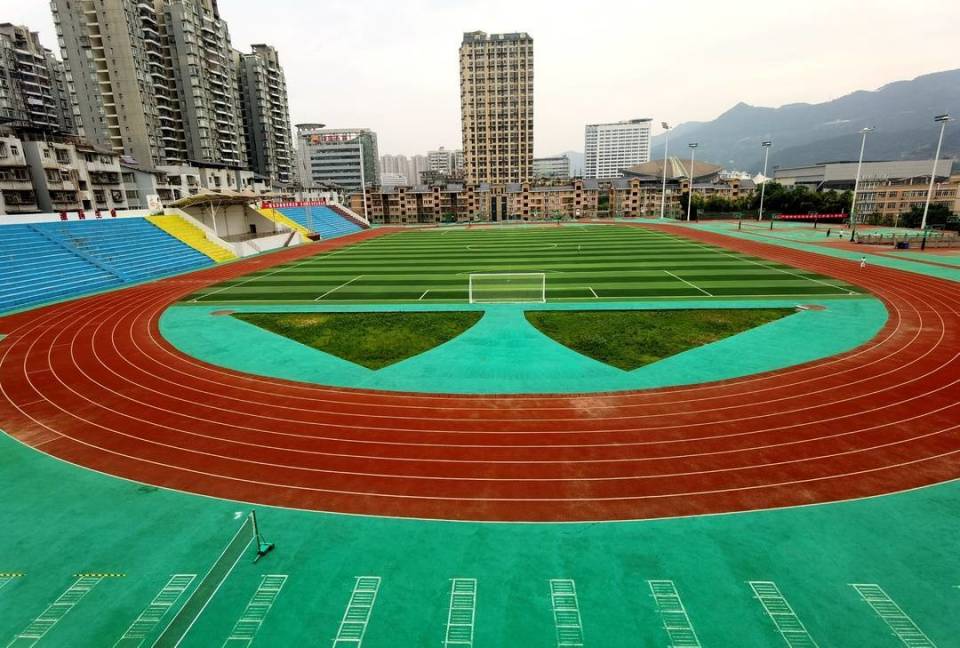 达州市第一中学校凤凰校区运动场.