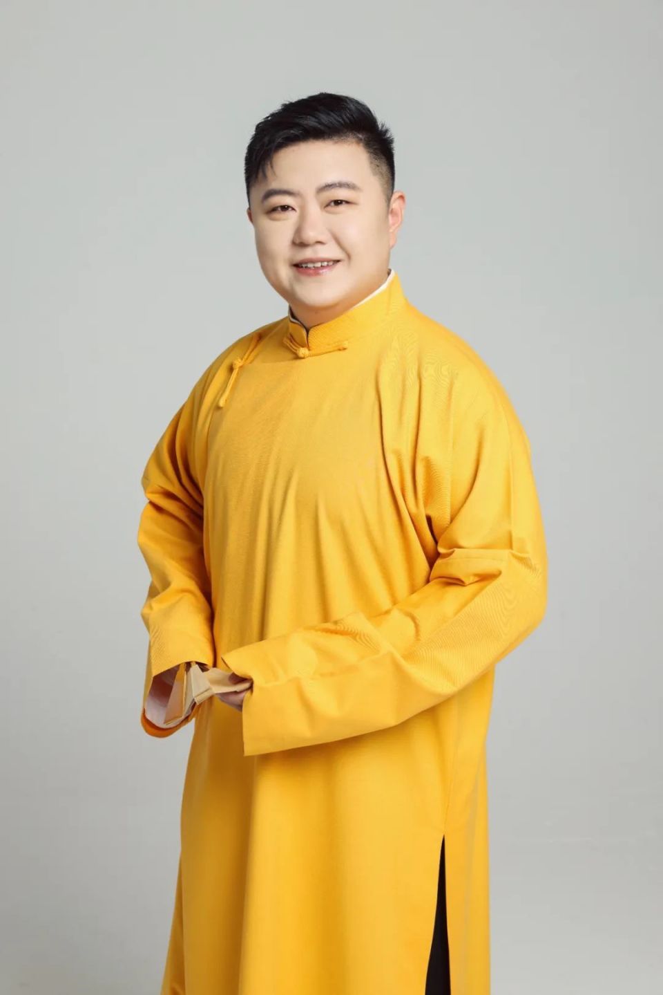 刘鹤春,本名刘春华,北京德云社相声演员.