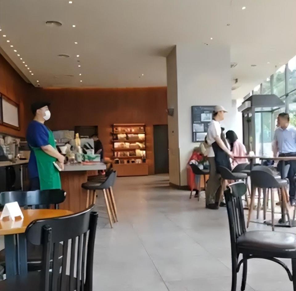 星巴克不点单不让坐?