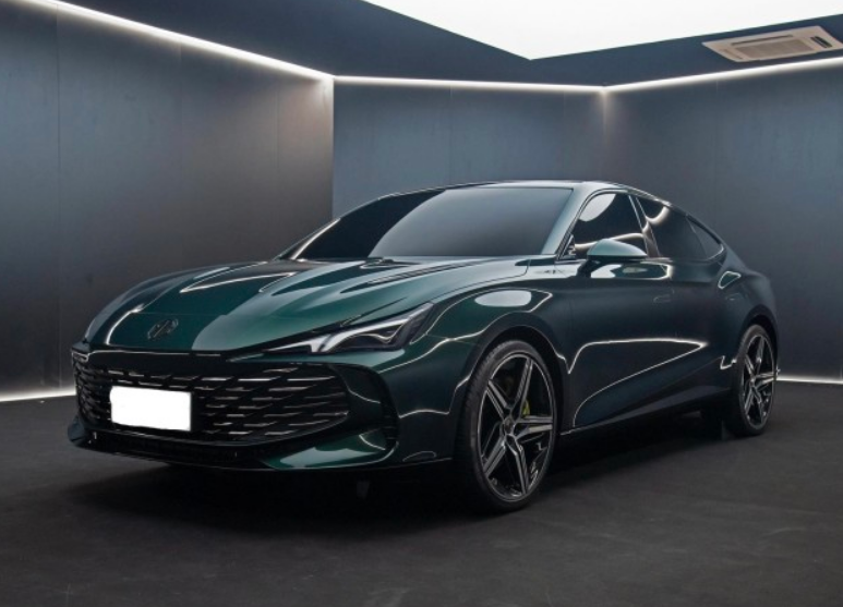 又一中型车亮相33英寸曲面屏261马力65s破百入门即享9at