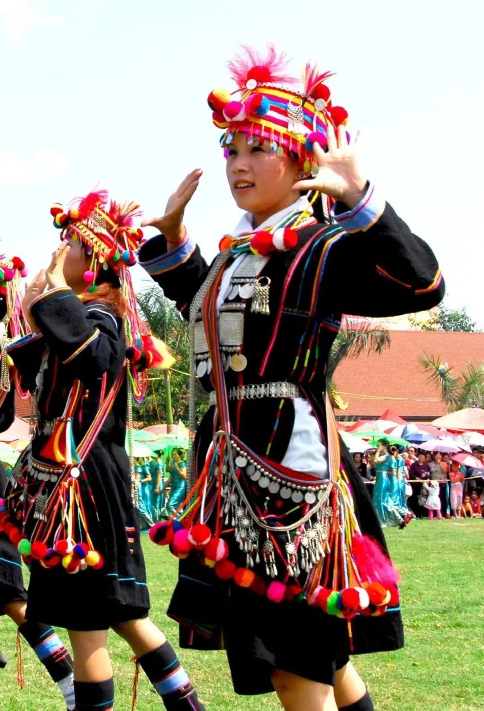 听云南 | 哈尼族服饰 丰富的民族文化载体和历史信仰的结晶_腾讯新闻