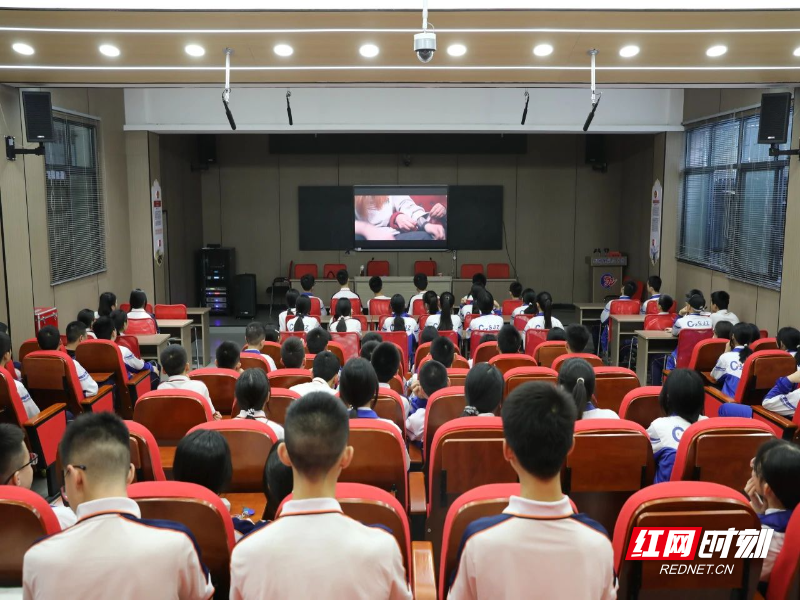 北湖检察在郴州市九中开展检察开放日活动