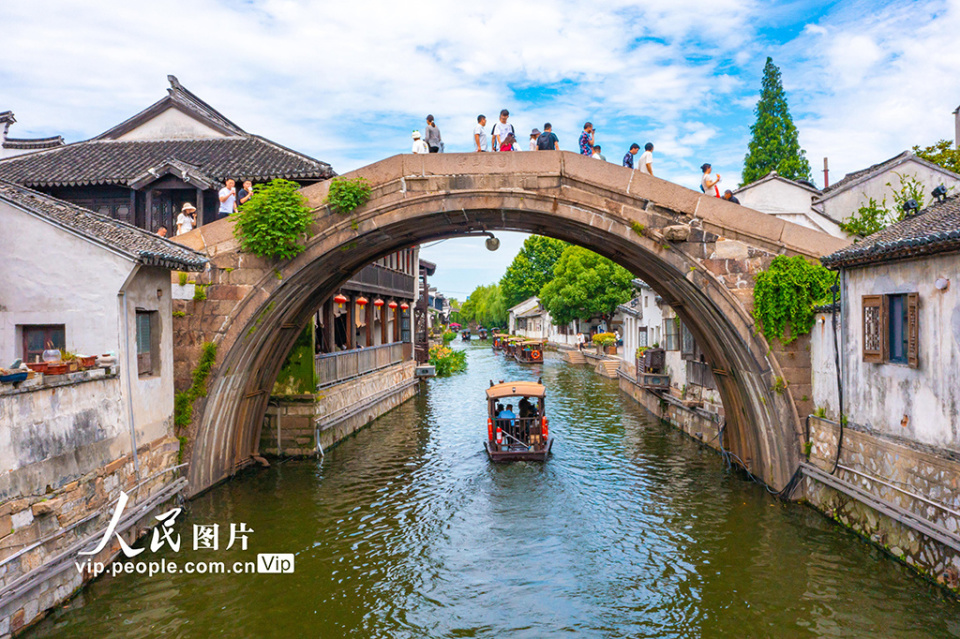 浙江南浔:船儿悠悠过古桥