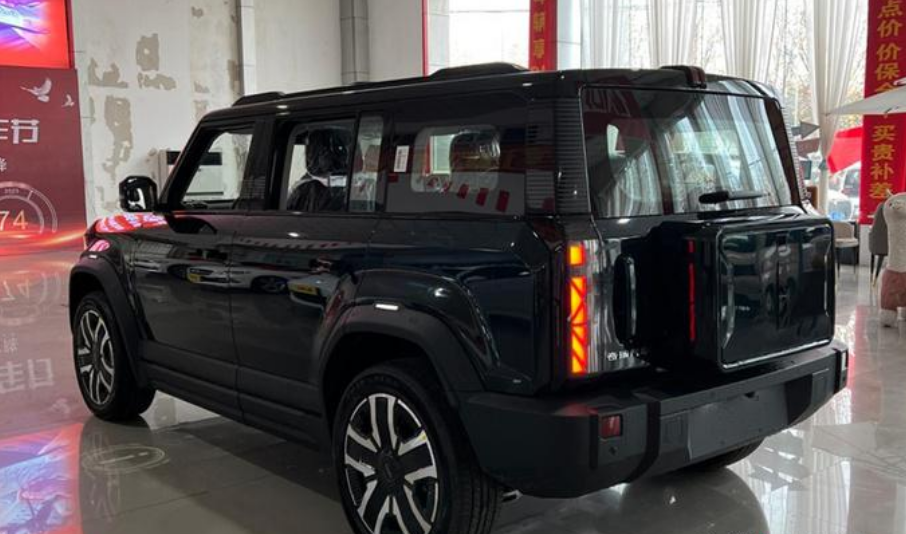 比盲订还便宜1万多奇瑞版路虎卫士上线2月28日上市