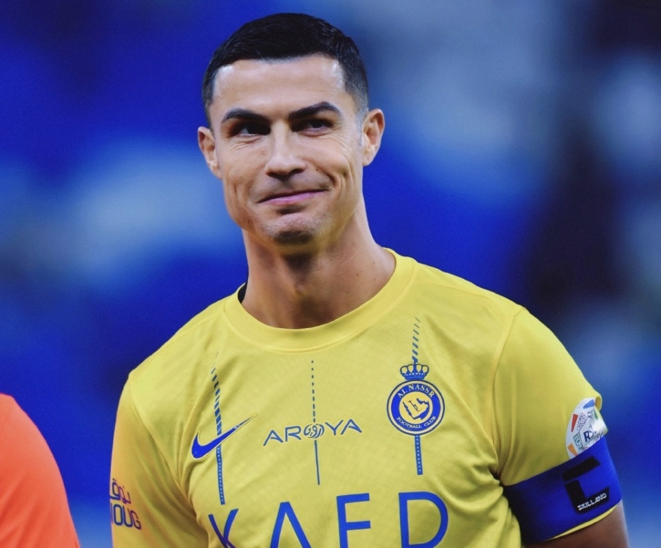 凌晨2点38岁c罗再迎里程碑生涯第1200战近3万球迷到场致敬