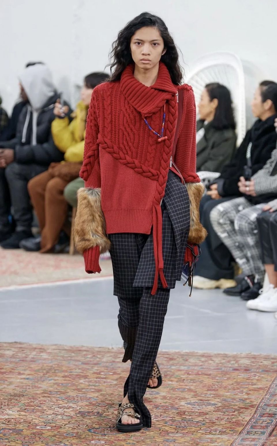 针织设计 | 针织上的3种开叉设计手法,附50图秀场案例