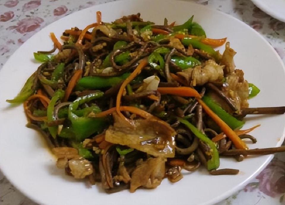 牛毛广【食用方法】刺嫩芽的嫩芽为食用部分,食用方法多样,可以生食