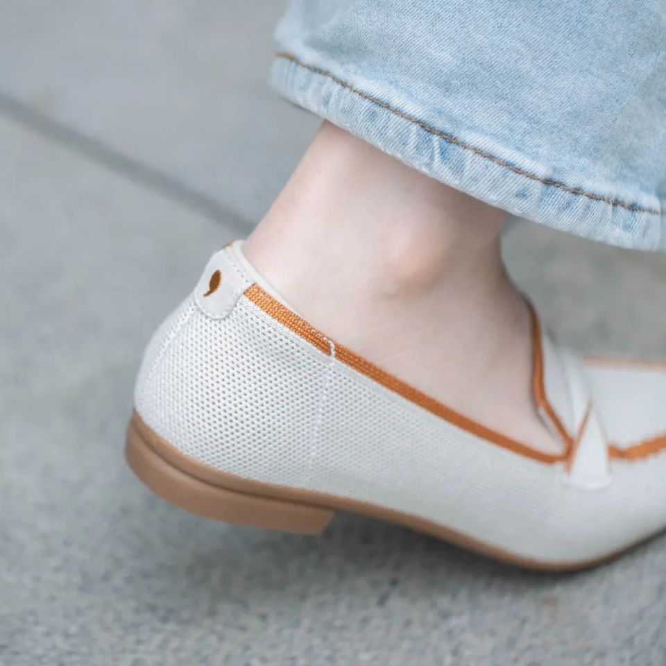 为什么穿鞋还要系鞋带?有没有偷懒省力的好方法(还省腰