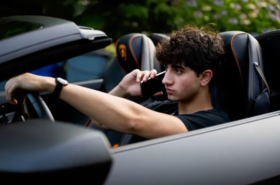 18������3000�� ������һ����У���볡ȯ��