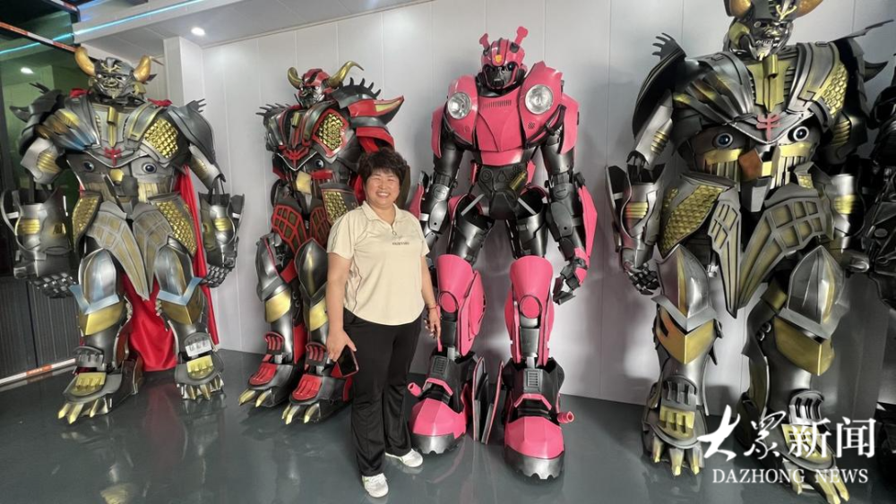 山东农妇携姐妹造机甲，从村头闯向世界