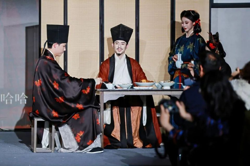 2026“国丝汉服月”在中国丝绸博物馆成功举办！_腾讯新闻