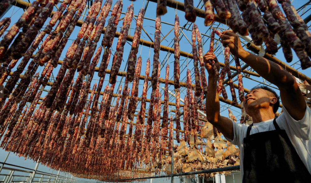 作为国家地理标志保护产品,东陂腊味是东陂镇的优势主导产业.