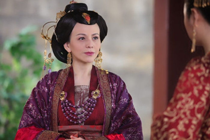 王琳：曾凭借扮演“雪姨”红极一时，如今出演《淬火年代》无人识_腾讯新闻