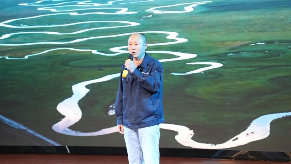 东乌旗这个苏木的"民族政策宣传月"诗歌比赛 "艺"彩纷呈