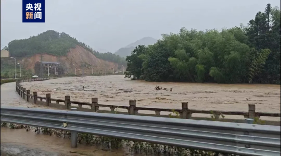 大暴雨!冰雹!8级雷暴大风!首个山洪红色预警!气象部门