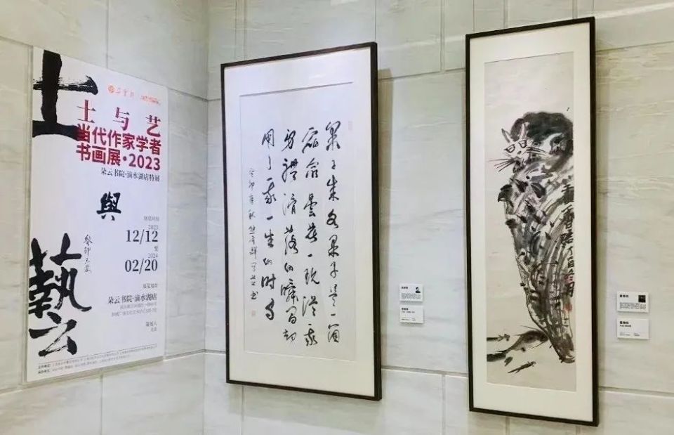 抬头看书,低头看湖|家门口的好去处