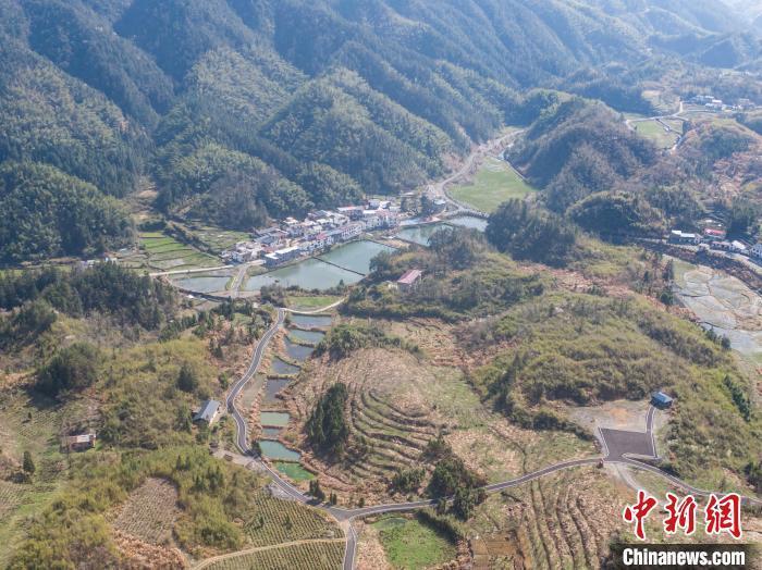 "醉美"赣鄱风景独好:走进江西修水春日田园 山清水秀花盛开_腾讯新闻