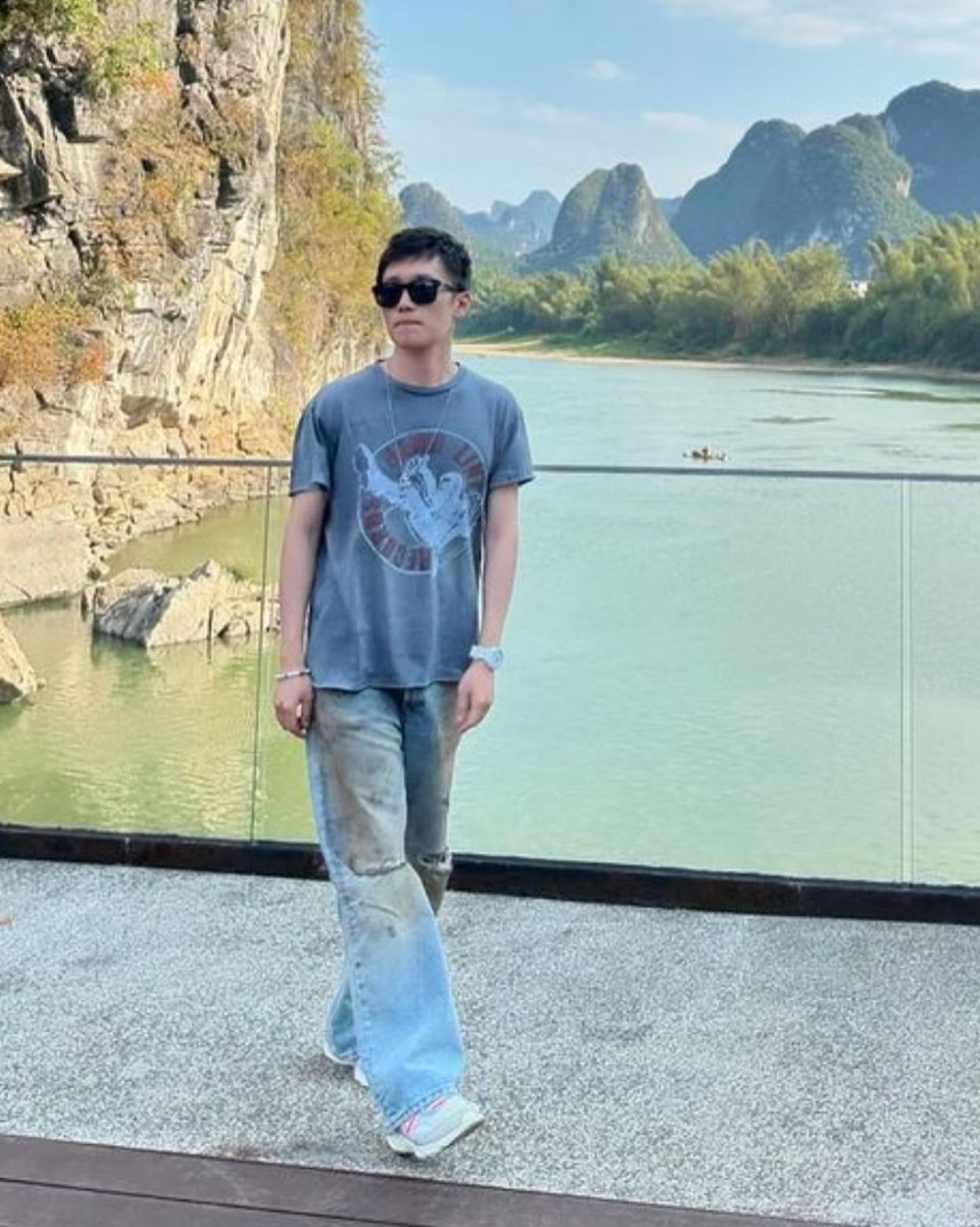 张康阳晒游客照,此前现身广西参加米兰传奇元老见面会