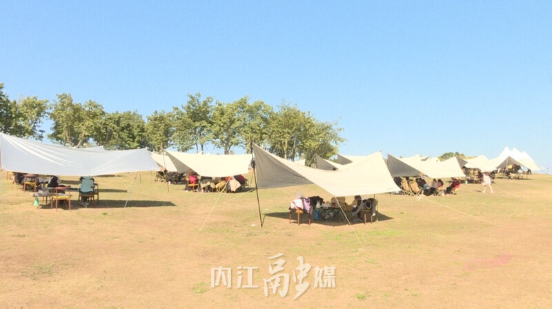 入园人数超十万 川南大草原草地狂欢节持续高热_腾讯新闻