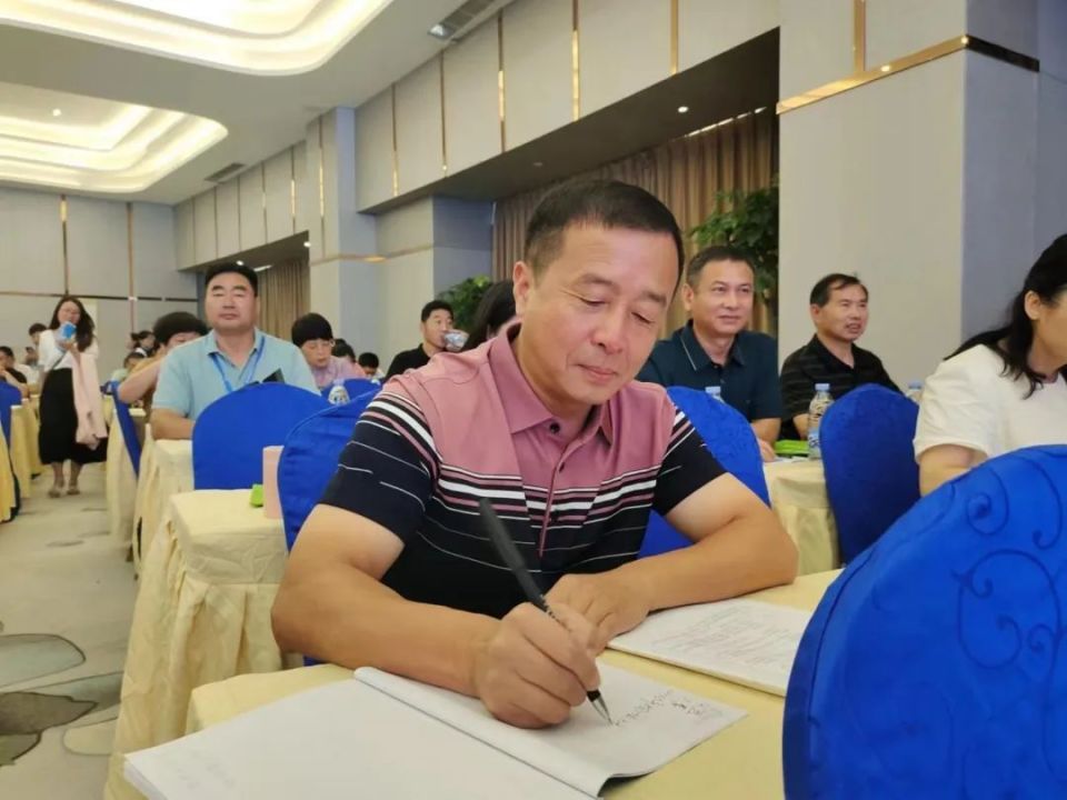 名师介绍:王丽琴,景德镇市昌江一中分校语文教研组长,语文中学一级