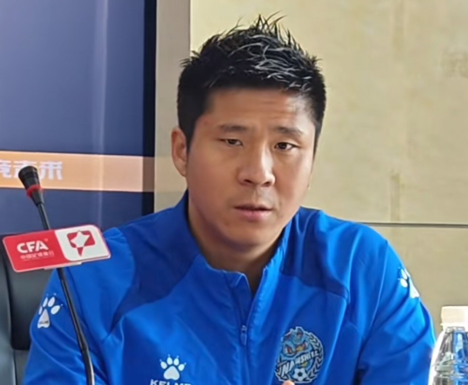 赵明剑青岛红狮是特别有实力的对手团结一心争取好的结果