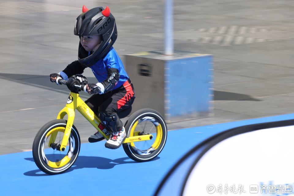 孕婴童博览会上演车王争霸赛,快带宝宝来现场体验吧