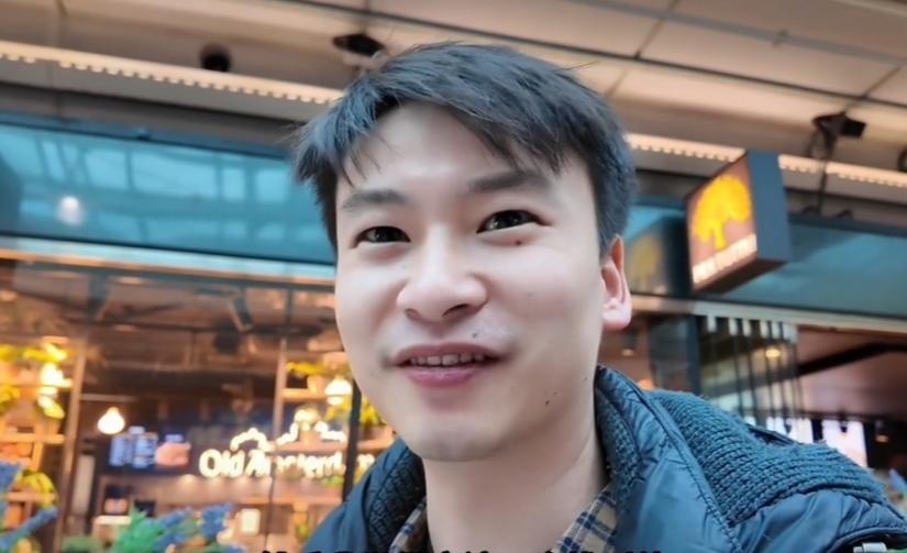 华裔小伙回国认亲：30年前在火车站走失，生父已去世多年，看到亲生母亲很心疼（组图） - 1
