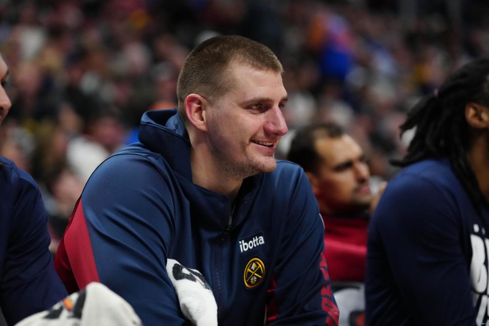 创造历史的胖子约基奇连续3场比赛至少贡献14板14助nba首人