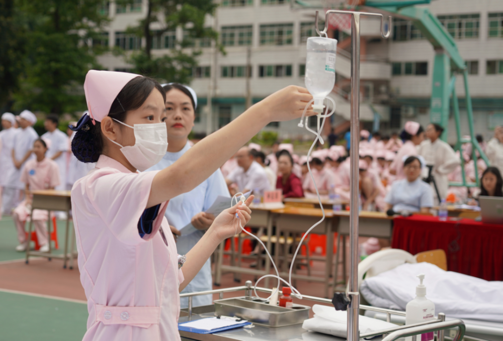连州卫生学校举办2024年职业教育活动周暨庆祝"5·12"护士节活动