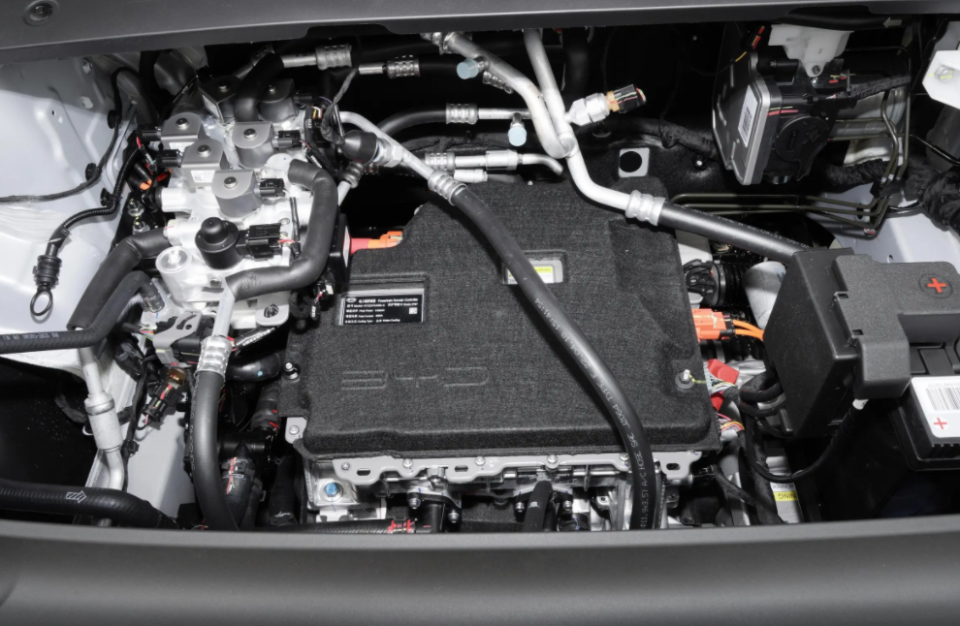 静态解读比亚迪元plus外观小巧且运动内饰犹如健身房