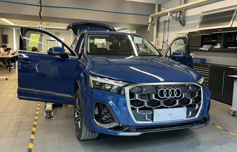 全新奥迪q7实车曝光!前脸大改,气势超宝马x5