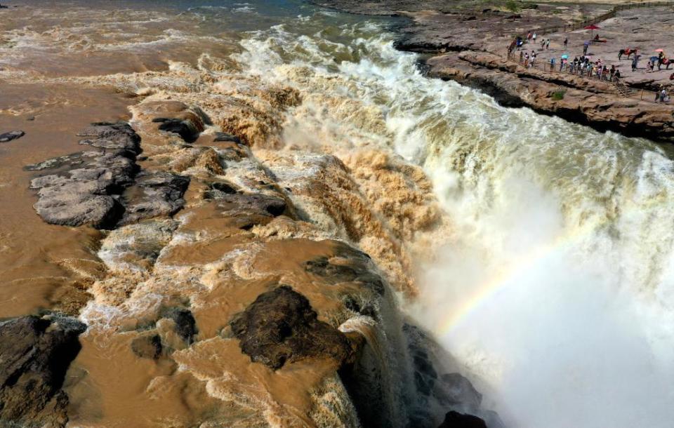 黄河壶口瀑布出现"鸳鸯锅"景观