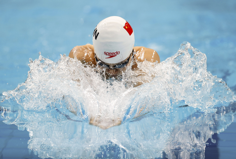 照片,南宁,2023年11月7日(学青会)(1)游泳——大学乙组女子100米蛙泳